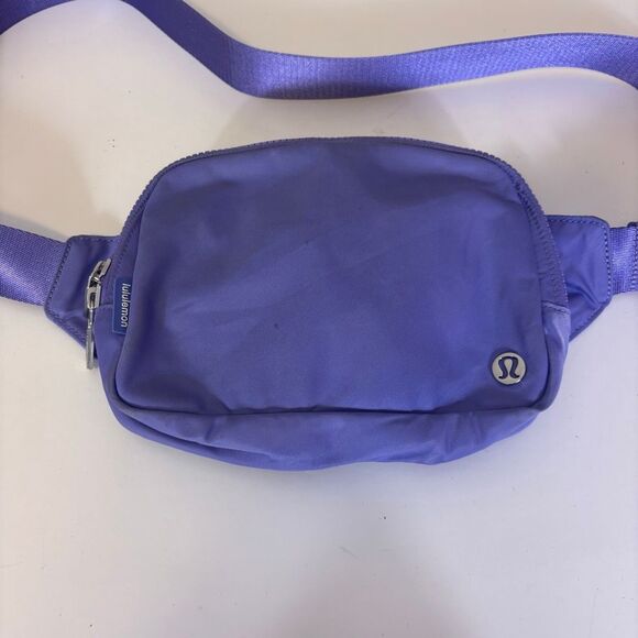 Lululemon Purple Everywhere Bag 2L Fanny Pack Belt Bag - Picture 2 of 9
